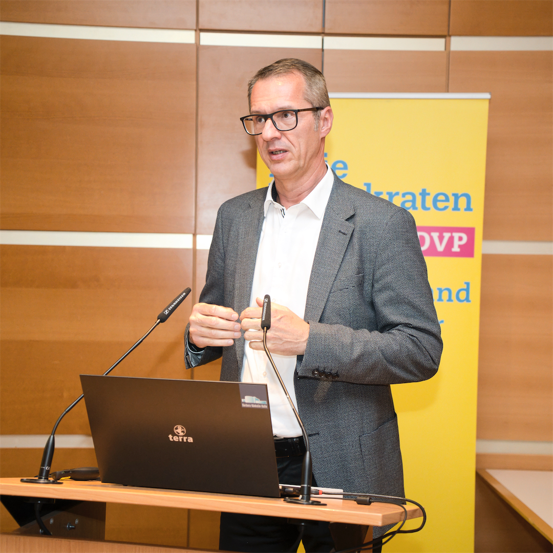 Jochen Lauer, Geschäftsführer der Firma Lauer & Weiß aus Fellbach als Gastredner. Foto: Kiessling