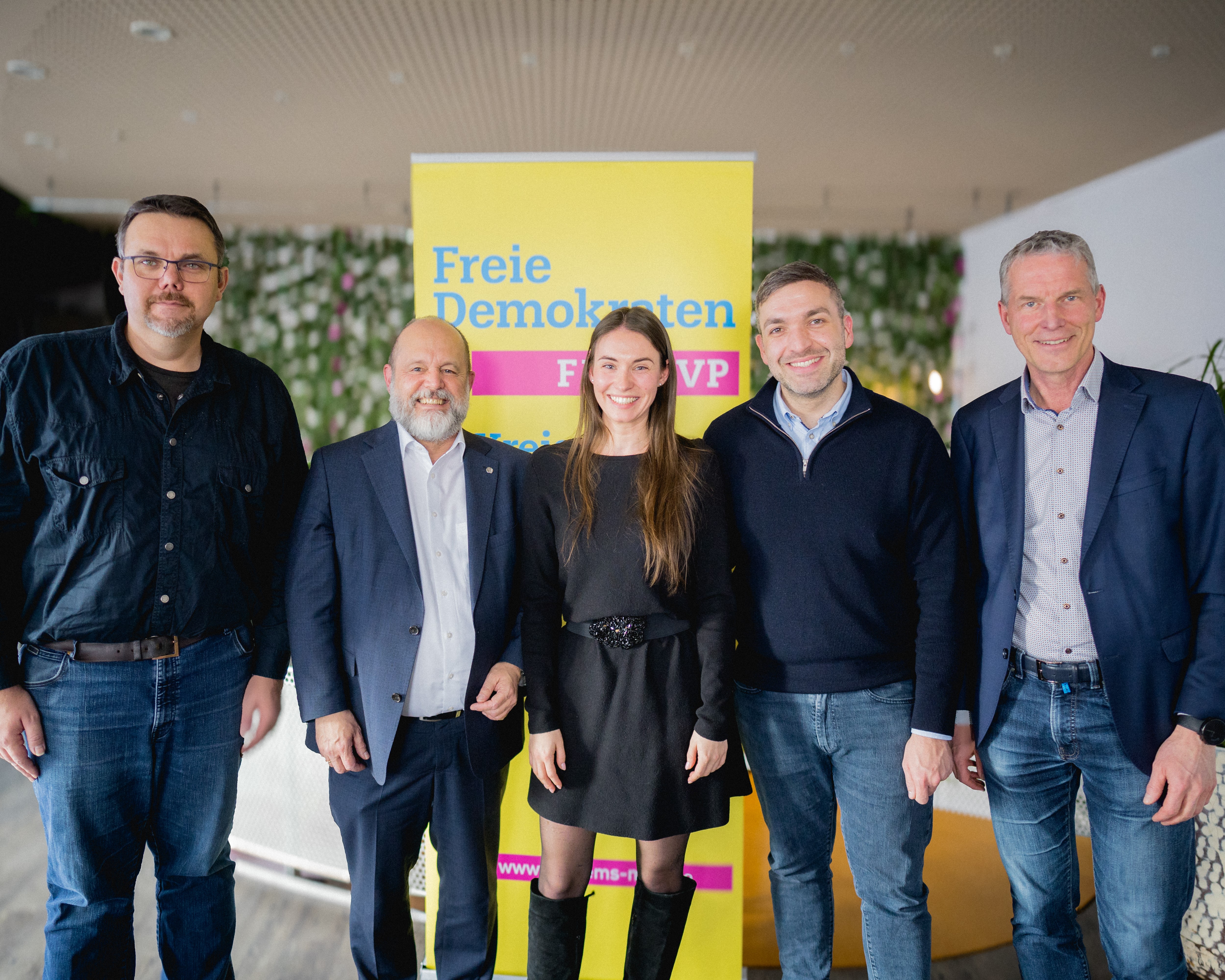 (v.l.n.r.: Ruben Hühnerbein, Stephan Seiter MdB, Rebecca Schumacher, Konstantin Kuhle MdB und Jochen Haußmann MdL)